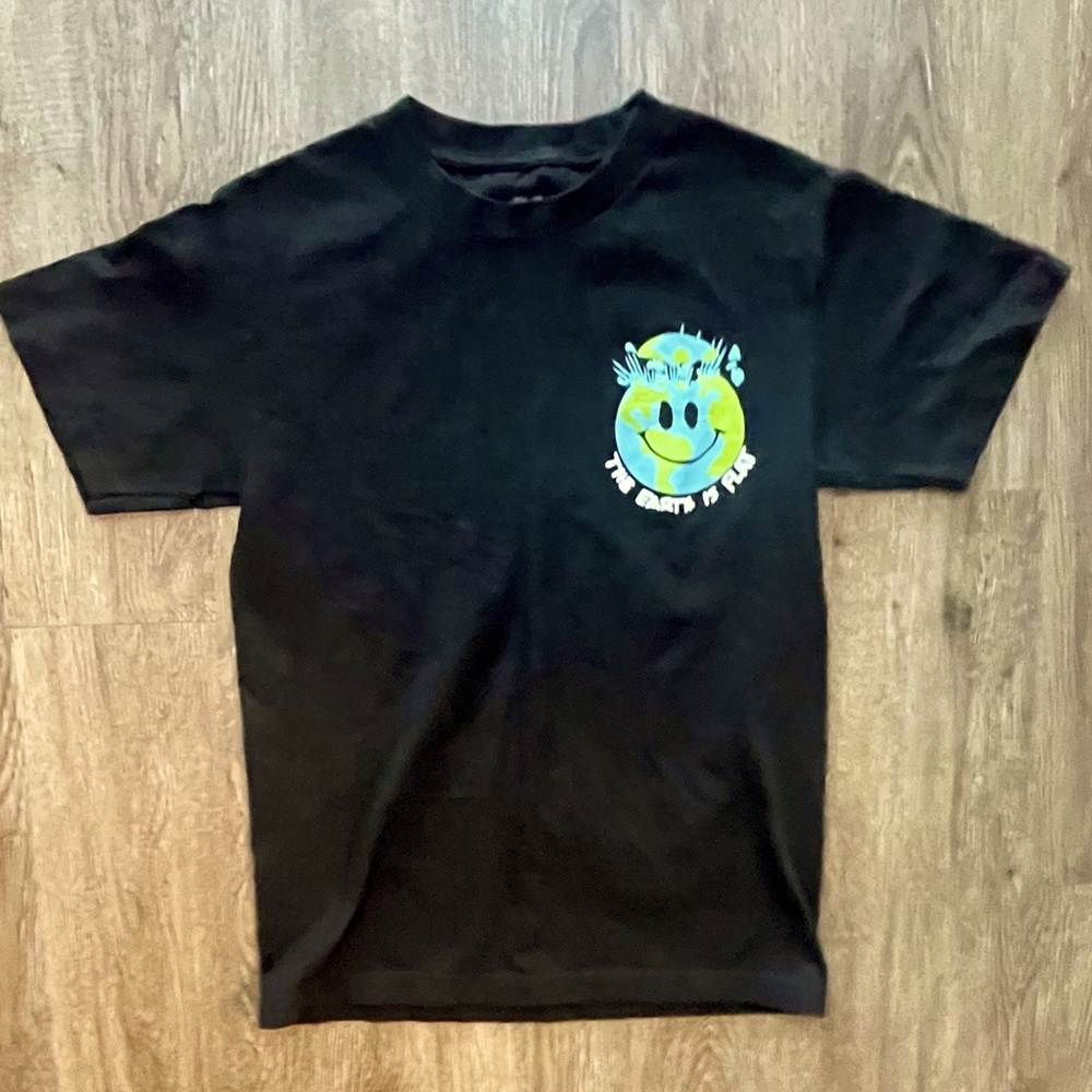 Men’s RSQ Black The Earth Is Flat T-shirt